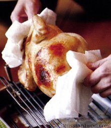 Курица жареная с абрикосово-сливовым соусом: Чтобы предотвратить грудку курицы от пересушивания, жарьте птицу спинкой вверх, перевернув один раз с помощью бумажных полотенец.