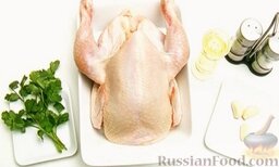 Цыпленок-табака: Подготовить продукты. Это - тушка цыпленка, растительное масло, соль, перец, чеснок и зелень.