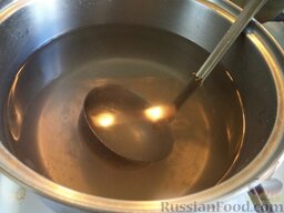 Маринад для огурцов: Чтобы приготовить маринад для огурчиков воду вскипятить с сахаром и солью, дать им раствориться, добавить уксус и выключить. Маринад для огурцов готов!