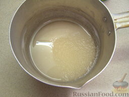 Белковая глазурь: Как приготовить белковую глазурь для куличей и пирожных:    Сахар залить водой и размешать.