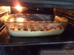 Чешский пирог со сливами: Поставьте пирог в духовку на среднюю полку. Выпекайте песочный пирог со сливой около 40 минут при температуре 200-220°С.