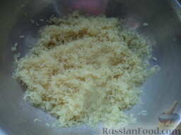 Плов с черносливом: Промойте рис.   Вскипятите чайник.