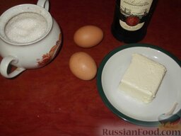 Белково-масляный крем: Подготовить продукты для приготовления белково-масляного крема. Масло оставить при комнатной температуре до размягчения.