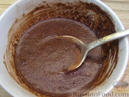Шоколадная помадка с какао для глазирования: Молоко подогреть.  Влить горячее молоко, перемешать.
