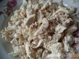 Салат слоеный курино-грибной: Куриное мясо для салатов лучше не резать, а разбирать (рвать) руками.