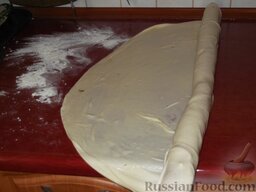 Тандыр самса (слоеные пирожки с мясом по-узбекски): Накрутить на скалку.