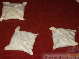 Тандыр самса (слоеные пирожки с мясом по-узбекски): Слепить самсу, формируя квадратик, треугольник или круг.