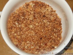 Песочный торт с масляным кремом: Обрезки измельчить в крошку.     Можно добавить рубленных орехов.