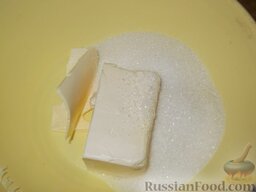 Песочный торт с масляным кремом: Масло или маргарин тщательно растереть с сахаром добела