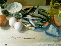 Котлеты из салаки: Подготовить продукты для рыбных котлет из салаки.