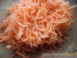 Салат "Подсолнух": Морковь очистить, помыть, натереть на крупной терке.