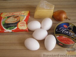 Салат "Мимоза" из лосося с сыром: Подготовить продукты для салата 