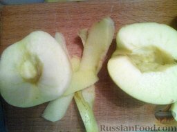 Начинки для пирожков из яблок: Как приготовить начинку из яблок для пирожков:    Яблоки вымыть, разрезать напополам, удалить сердцевину и очистить от кожуры.