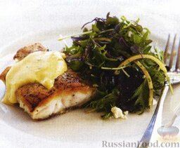 Рыба под оливковым голландским соусом и салат из свеклы и сыра фета