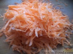 Салат из моркови с редькой: Морковь очистить, вымыть и натереть на крупной терке.
