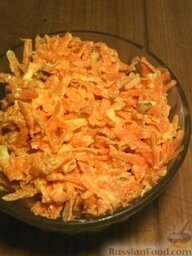 Салат из моркови с орехами и чесноком