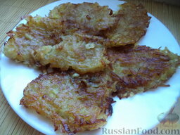 Картофельные оладьи с луком (Драники): Картофельные драники с луком можно подать в качестве гарнира к тушеному мясу или как самостоятельное блюдо.  Приятного аппетита!
