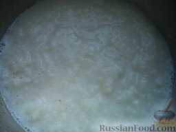 Рисовая каша молочная: В молоко засыпают предварительно промытый рис и варят кашу на слабом огне, периодически помешивая, до готовности (25-30 минут). Рисовая каша молочная готова.