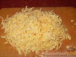 Хачапури (7): Пока тесто охлаждается, приготовить начинку. Для этого сыр натереть на крупной терке.