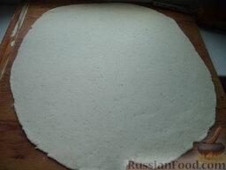 Хворост с творогом: Раскатать тесто в тонкий пласт (как на вареники - 1,5-2 мм).