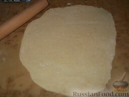 Хворост (2): Как бы не отличался составом теста и своей формой хворост, рецепт этого хрустящего, жареного печенья требует раскатать тесто в тонкие большие лепешки. Толщина лепешки 1,5-2 мм