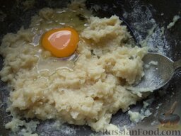 Суп картофельный с галушками: Прибавьте в тесто яйцо.