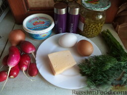 Салат из сыра, яиц и редиса: Продукты для салата с редисом, яйцом и сыром перед вами.