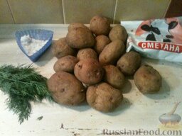 Отварной картофель со сметаной и укропом: Подготовить необходимые продукты по рецепту отварного картофеля в сметане.