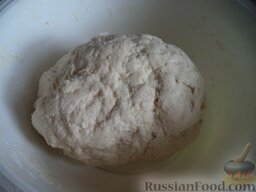 Вареники с картофелем и грибами или капустой: Рукой перемешивать, вымешивать тесто.