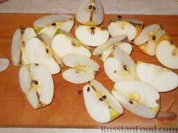 Карамелизованные яблоки: Яблоки очистить, разрезать на 4 части.