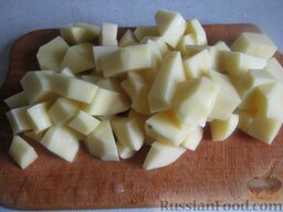 Самый простой суп: Как приготовить самый простой суп:    Картофель почистить, помыть и нарезать кубиками.
