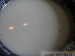 Суп из сельдерея: Муку развести в сковороде (или в чашке) водой (0,5 стакана).