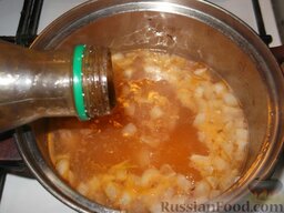 Суп харчо по-грузински: Добавить ткемали. Варить суп до готовности (10-15 минут).