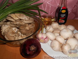 Тушеные грибы с соевым соусом и чесноком: Подготовить необходимые ингредиенты для приготовления тушеных грибов с соевым соусом и чесноком.