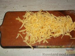 Запеканка из кабачков, яиц и сыра: Сыр натереть на крупной терке.