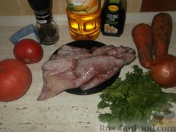 Жареные кальмары с овощами: Подготовить продукты по рецепту жареных кальмаров с овощами .