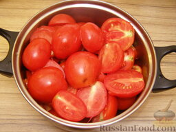 Лечо из перца: Чтобы приготовить томат-пюре самостоятельно, помидоры моют, нарезают, проваривают.