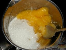 Чак-Чак в медовом сиропе: Как сделать медовый сироп. Для этого смешайте мед и сахар, кипятите смесь на медленном огне примерно 10 минут.