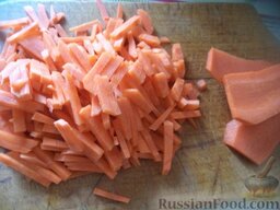 Запеканка из моркови, яблок и риса: Морковь очистить, помыть, нашинковать в виде лапши.
