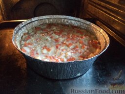 Запеканка из моркови, яблок и риса: Форму поставить на среднюю полку, выпекать запеканку из риса, моркови и яблок при 190-200 градусах.
