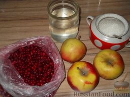 Варенье из яблок и брусники: Подготовить продукты для варенья из яблок с брусникой.