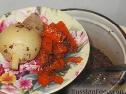 Суп-пюре из шампиньонов: Из грибов удалить морковь и луковицу.