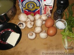 Суп-пюре грибной по-французски: Подготовить продукты для французского грибного супа-пюре.    Для этого супа брать лучше белые грибы или шампиньоны.