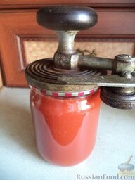 Томатный сок (Способ 1): Банки с томатным соком закатать.
