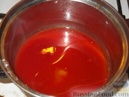 Перец в томатном соке кусочками (простой способ): Томатный сок и остальные компоненты закипятить.