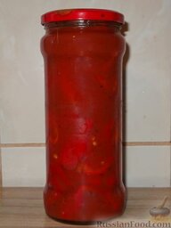Лечо: Стерилизовать лечо с томатной пастой в кипящей воде: литровые банки — 45 мин, трехлитровые — 60 мин. Простерилизованное лечо укупорить.