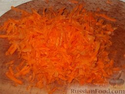 Икра из баклажанов (простой способ): Морковь очистить, вымыть и натереть на крупной терке.