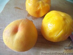 Варенье из нарезанных персиков: Промытые персики очистить от кожицы.