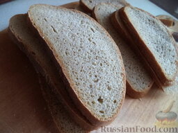 Сухарики из хлеба: Черствый черный или белый хлеб тонко нарезать.