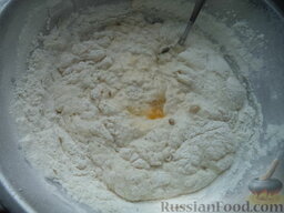 Хачапури — лепешка с сыром: После подъема опары добавить  соль, яйцо.